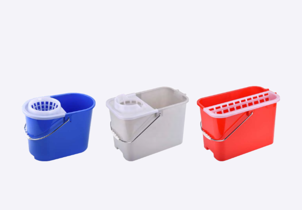 Ground dragging bucket